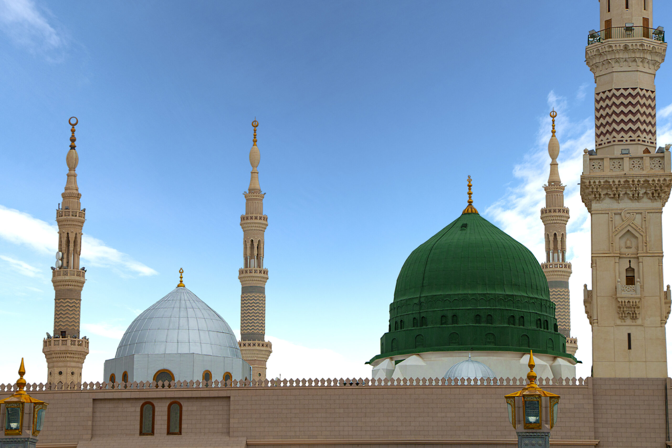 medina-saudi-arabia-green-dome-close-up-prophet-mohammed-mosque-al-masjid-an-nabawi.jpg